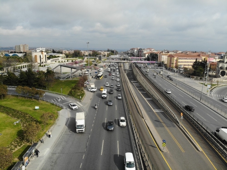 E-5’te Dikkat Çeken Trafik Yoğunluğu, Havadan Görüntülendi