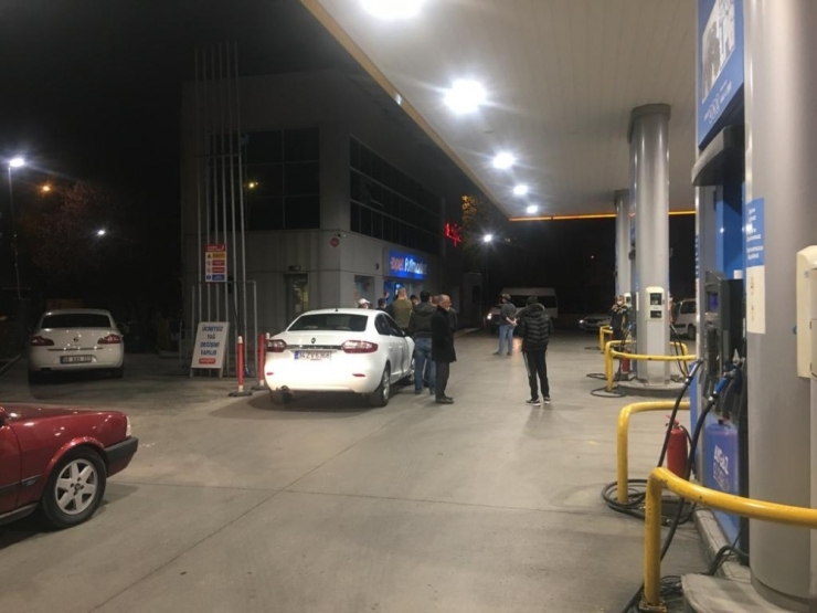 Kayseri’de Kısıtlamadan Sonra Vatandaşlar Benzinlik Marketlerine Koştu