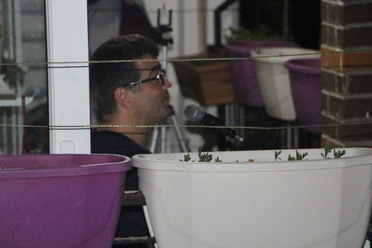 Antalya’da Müzik Öğretmeni, Mahalleliyi Türkü Ve Marşlarla Coşturdu