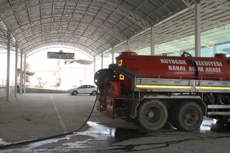 Kuyucak’ta Pazaryerleri Dezenfekte Ediliyor