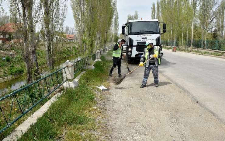 Mahallelerde Temizlik Çalışmaları Sürüyor