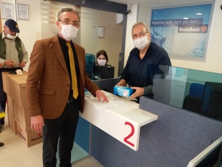 Manisa’da İş Yerlerine Maske Dağıtımı Başladı