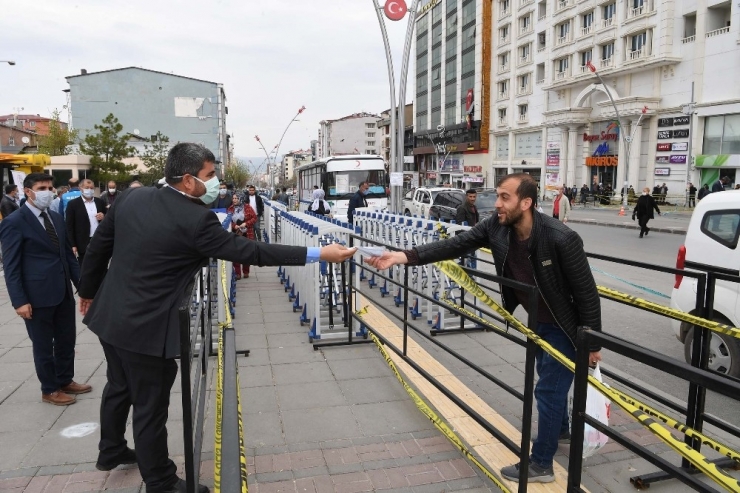 Başkan Asya’dan Vatandaşlara Maske
