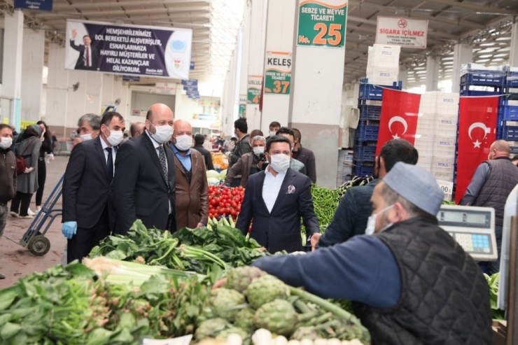 Belediye Başkanı Arı, Kapalı Pazaryerinde İncelemelerde Bulundu
