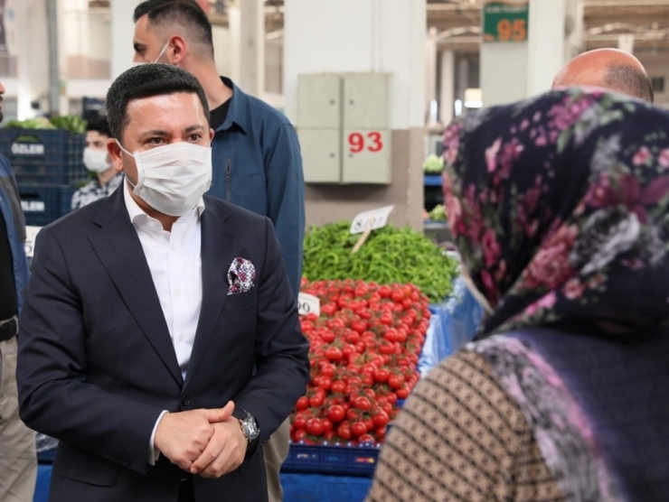 Belediye Başkanı Arı, Kapalı Pazaryerinde İncelemelerde Bulundu