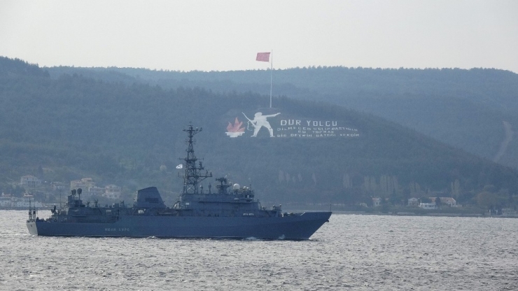 Rus Keşif Gemisi Çanakkale Boğazı’ndan Geçti