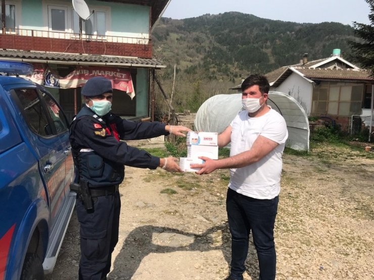 Safranbolu’da Köy Muhtarlıklarına Maske Dağıtıldı