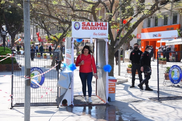 Salihli’de Korona Virüse Karşı Dezenfekte Parkuru