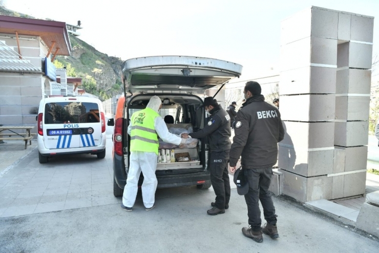 Sokağa Çıkma Kısıtlamasında Emniyet Mensuplarına Çaylı, Çorbalı Destek