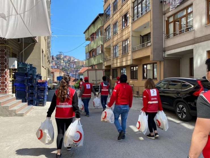 Kapı Kapı Dolaşıp 4 Bin Ekmek Dağıttılar