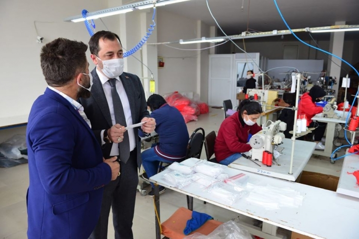 Süleymanpaşa Belediyesi Ürettiği Maskeleri Muhtarlıklara Dağıtmaya Başladı