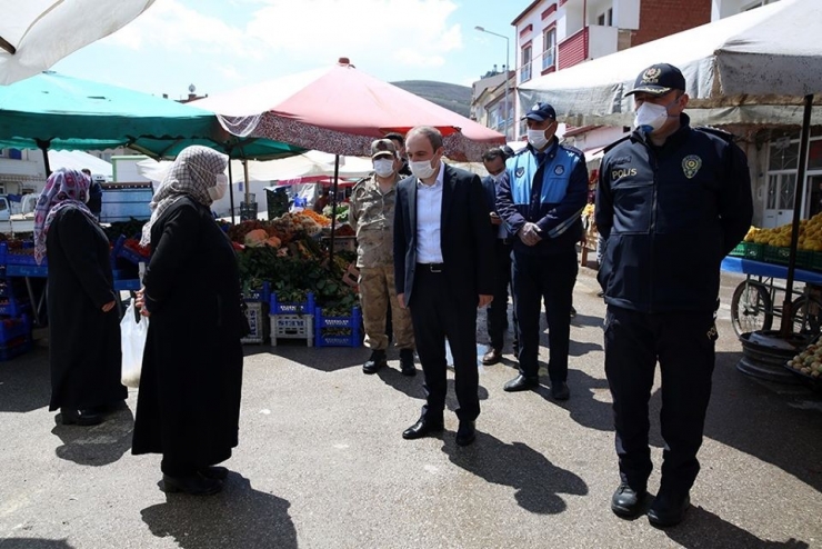 Vali Cüneyt Epcim Halk Pazarında Denetlemelerde Bulundu