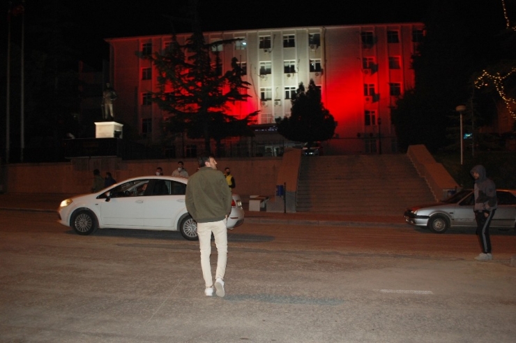 Yasak Kalktı, Vatandaş Sokağa Dökülüp Müzik Eşliğinde Oynadılar