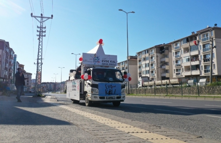 Sokak Sokak Gezip Konser Veriyorlar