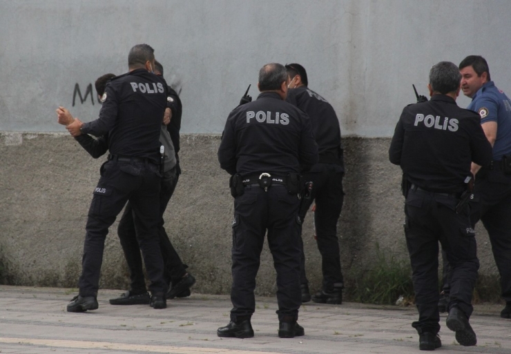 Yardım Alamadı, Kendini Yakmaya Kalktı