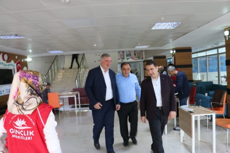 Başkan Turanlı, Gençleri Tebrik Etti