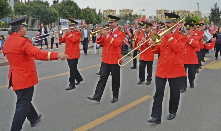 Aliağalılar, 23 Nisan Coşkusunu Balkonlarında Yaşayacak