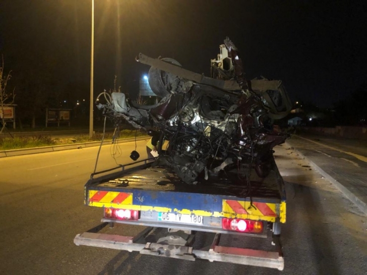 Ankara’da Hurdaya Dönen Otomobilden Sağ Kurtuldular