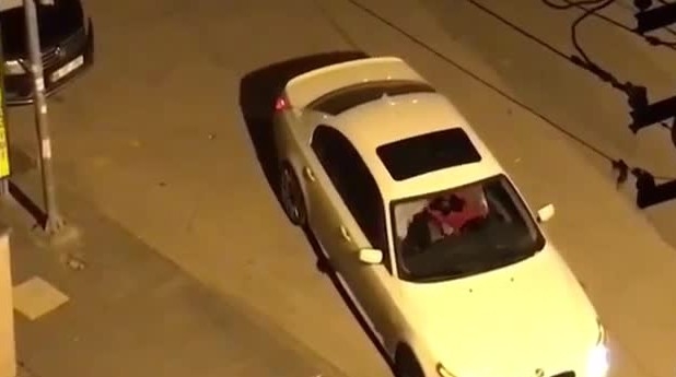 Otomobilde Kız Arkadaşını Tekme Tokat Dövdü