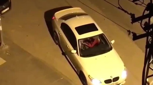 Otomobilde Kız Arkadaşını Tekme Tokat Dövdü