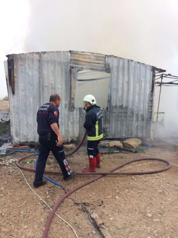 Antalya’da Tarım İşçilerinin Barakasında Yangın