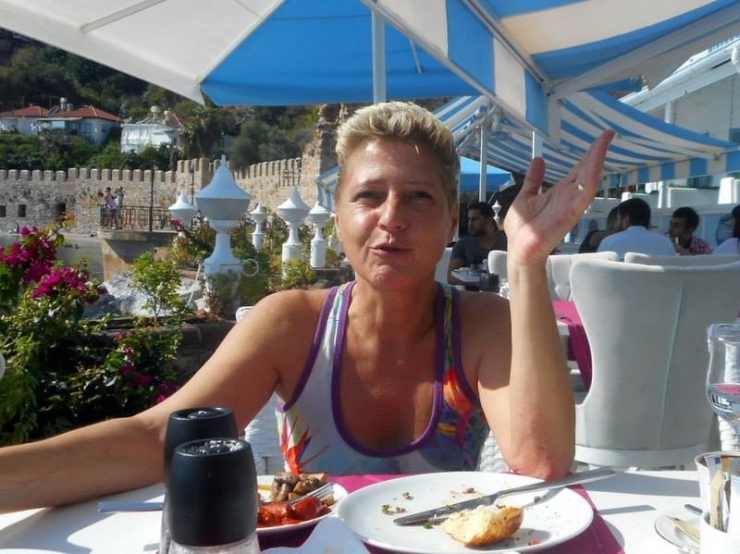 Eşinin Cesediyle 2 Gün Yaşayan Alman Kadın Evinde Ölü Bulundu