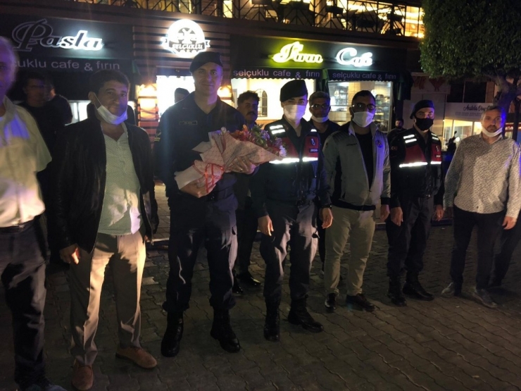 Trafik Kazası İhbarıyla Çağrılan Jandarmaya Meşaleli Sürpriz