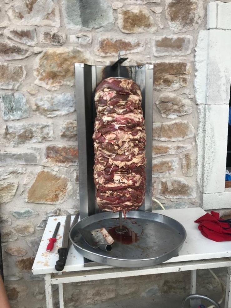 "Korona Bitsin" Diye Kurban Kesip Köylüye Dağıttı