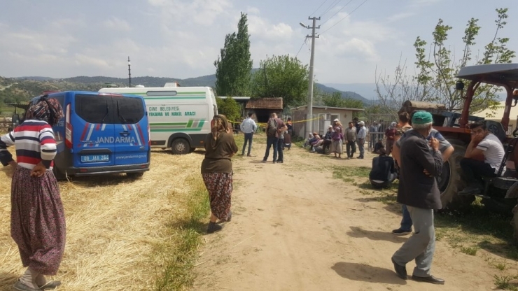 Aydın’ın Çine İlçesine Bağlı Kırsal Cumalı Mahallesi’nde Bir Evde Henüz Bilinmeyen Bir Nedenden Dolayı Yangın Çıktı. Yangında Evde Bulunan 2 Kardeş Hayatını Kaybetti. 5 Yaşındaki Nazlı Ve 2 Yaşındaki Irmak Kartal’ın Hayatını