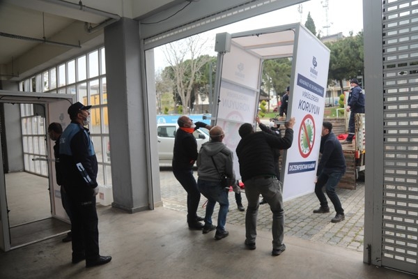Kapalı Pazar Yeri’ne Dezenfektan Tünelleri Yerleştirildi