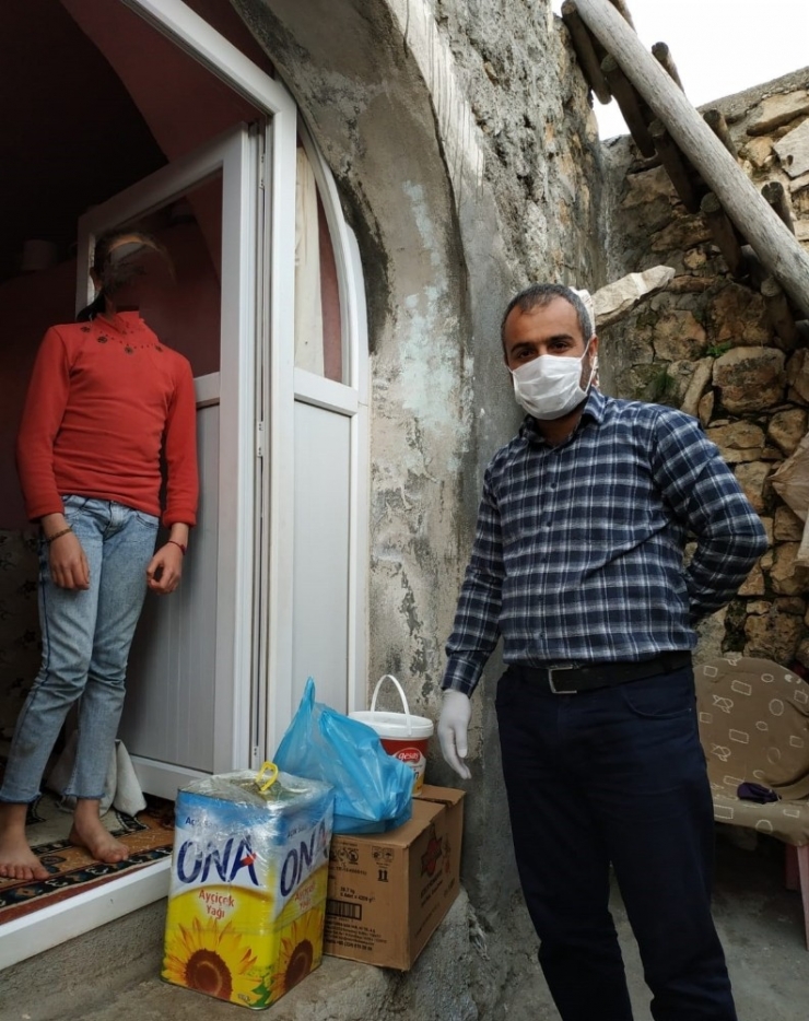 Gercüş Yatılı Bölge Ortaokulundan İhtiyaç Sahibi Ailelere Gıda Yardımı