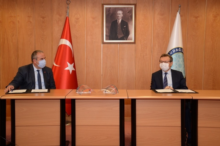 Öğrencilerin Sosyal Ve Kültürel İhtiyaçlarına ‘Genç Ofis’ Desteği