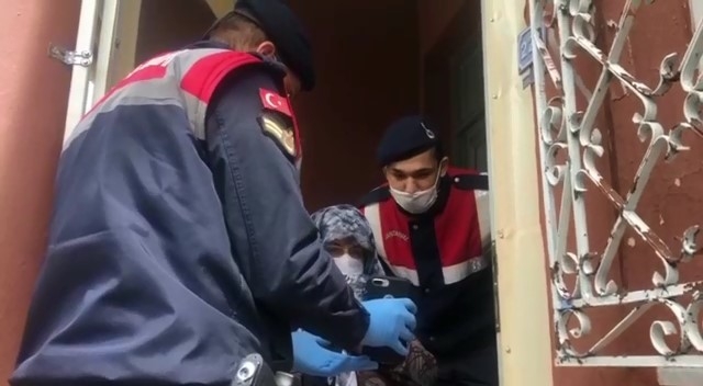Torun Hasreti Çeken Anneneye Jandarmadan Sürpriz