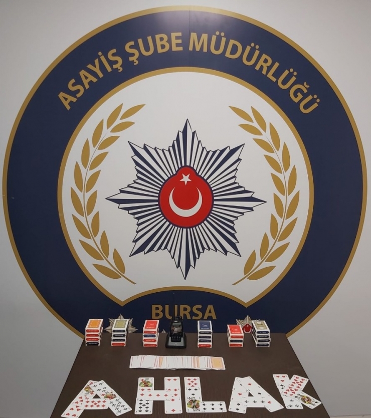 Bursa’da Polis Telsizi İle Önlem Alan Kumarhaneye 69 Bin Liralık Baskın