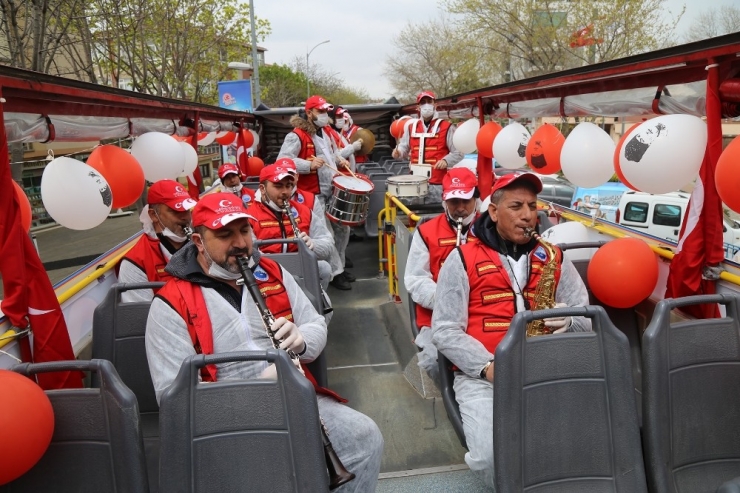 23 Nisan Coşkusu 100’üncü Yıl Otobüsü İle Sokaklara Yayılıyor