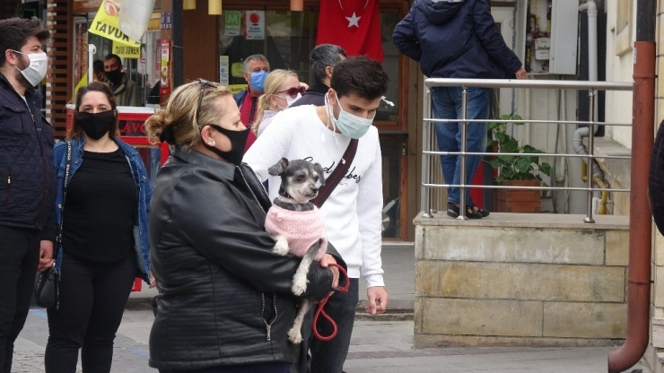 Koronaya Aldırmadılar, Maaş Derdine Düştüler