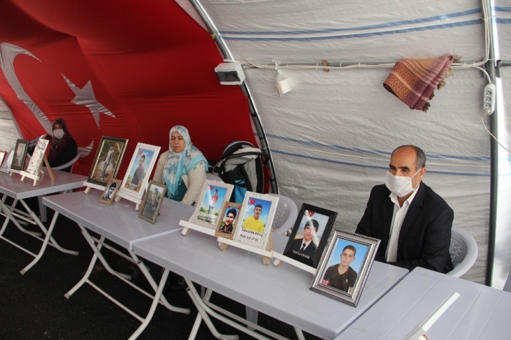 Hdp Önündeki Ailelerin Evlat Nöbeti Devam Ediyor