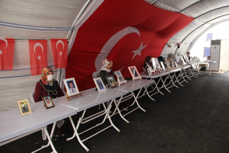 Hdp Önündeki Ailelerin Evlat Nöbeti Devam Ediyor