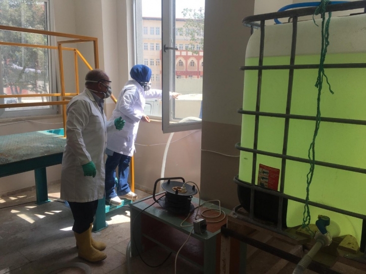 Meslek Lisesinde 1 Ayda 70 Ton Dezenfektan Üretildi