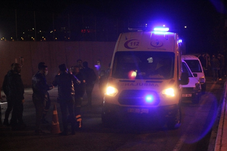 Diyarbakır’da İki Grup Arasında Sopalı, Bıçaklı Kavga: 2’si Ağır 3 Yaralı