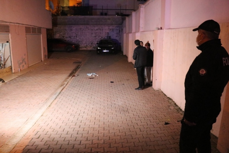 Amcasını Ve Kuzenini Pompalı Tüfekle Yaralayıp Kaçtı