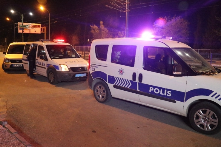 Amcasını Ve Kuzenini Pompalı Tüfekle Yaralayıp Kaçtı