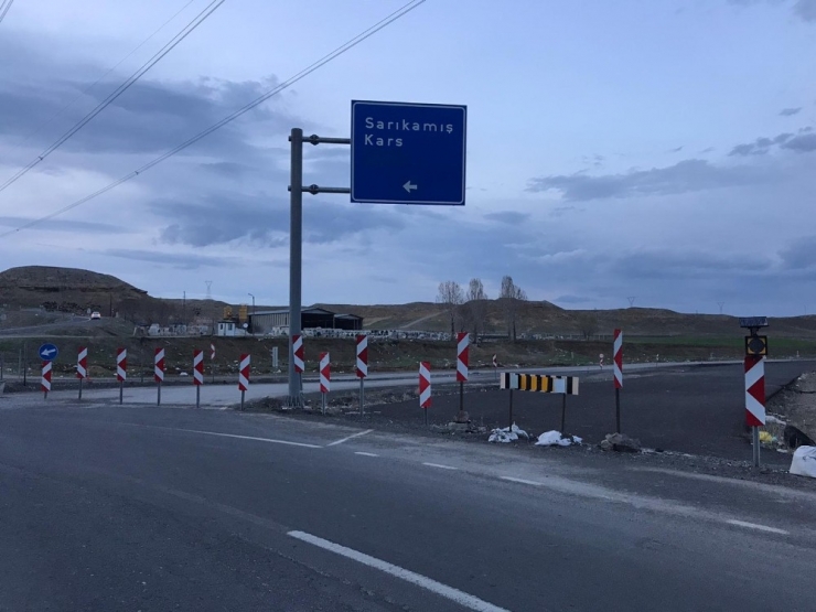 Horasan-karakurt-kağızman Yolu Trafiğe Kapatıldı