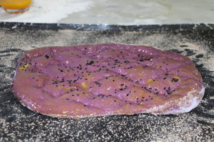 Ramazan Sofralarını Bağışıklık Güçlendiren Mor Pideler Süsleyecek