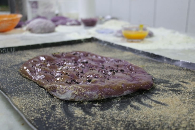 Ramazan Sofralarını Bağışıklık Güçlendiren Mor Pideler Süsleyecek