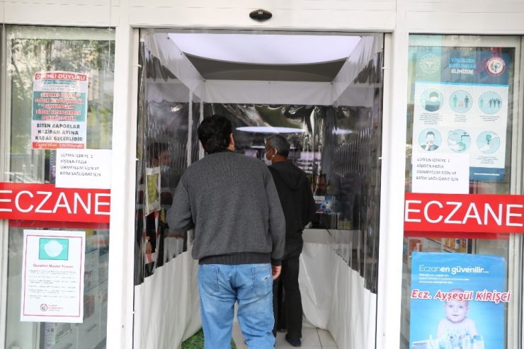 Eczanede Koronaya Brandalı Önlem