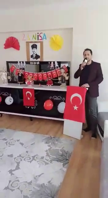 Minik Eymen İçin Evde İzoleli 23 Nisan Kutlaması