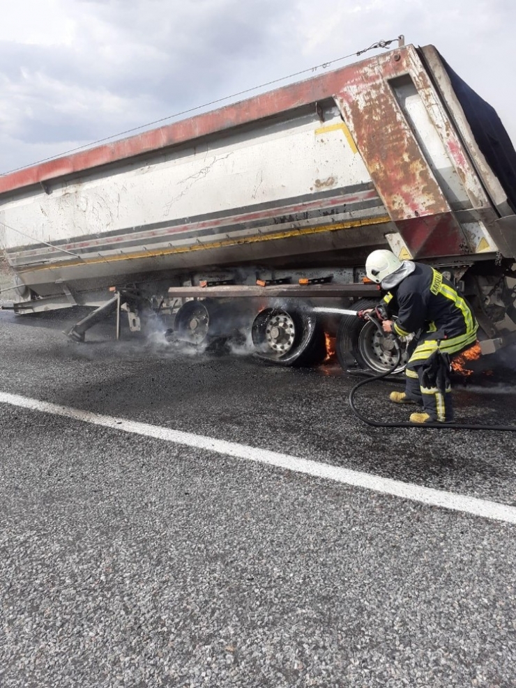 Kamyonun Dorsesi Cayır Cayır Yandı