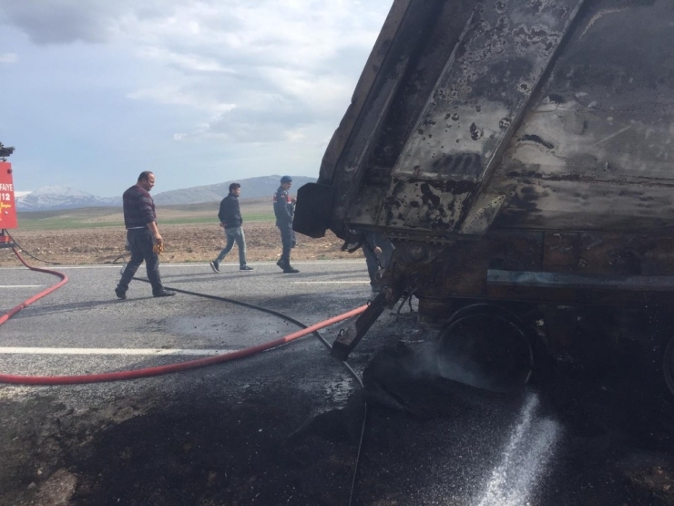 Kamyonun Dorsesi Cayır Cayır Yandı