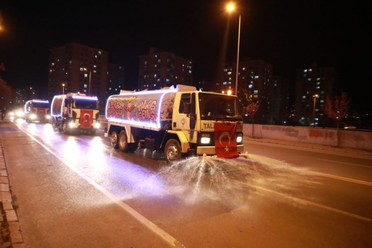 Belediyeden Vatandaşlara Hem Temizlik Hem Konser
